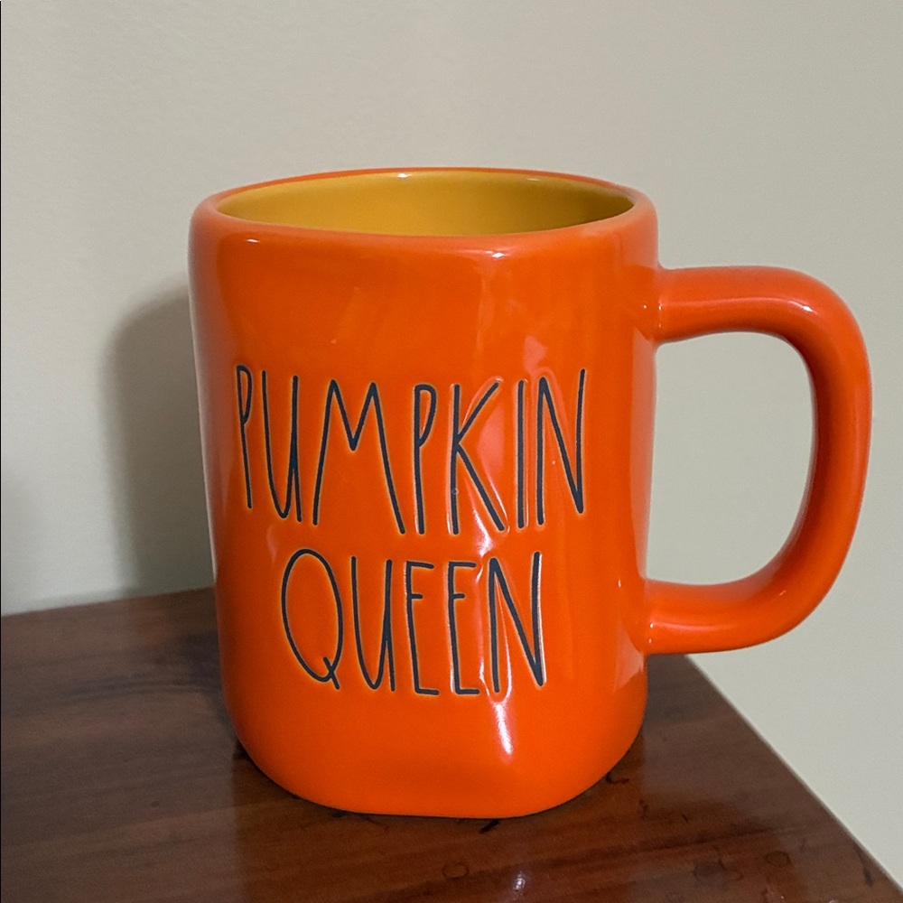 Rae Dunn PUMPKIN QUEEN Mug (NWOT)